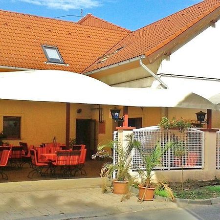 Turul Etterem Es Panzio Ξενοδοχείο Kaposvár Εξωτερικό φωτογραφία